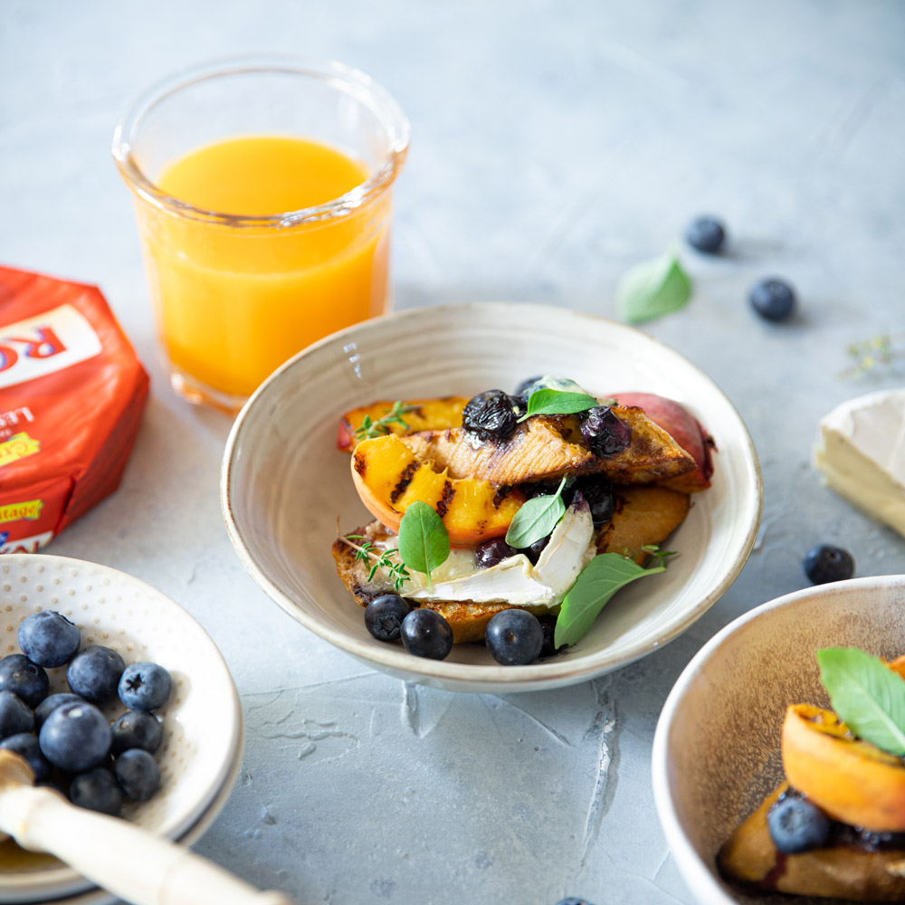 French Toast with Royal Crémeux, blueberries and peaches