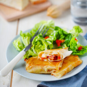 Filoteigblätter gefüllt mit Lingot d’or, Schinken und Paprika