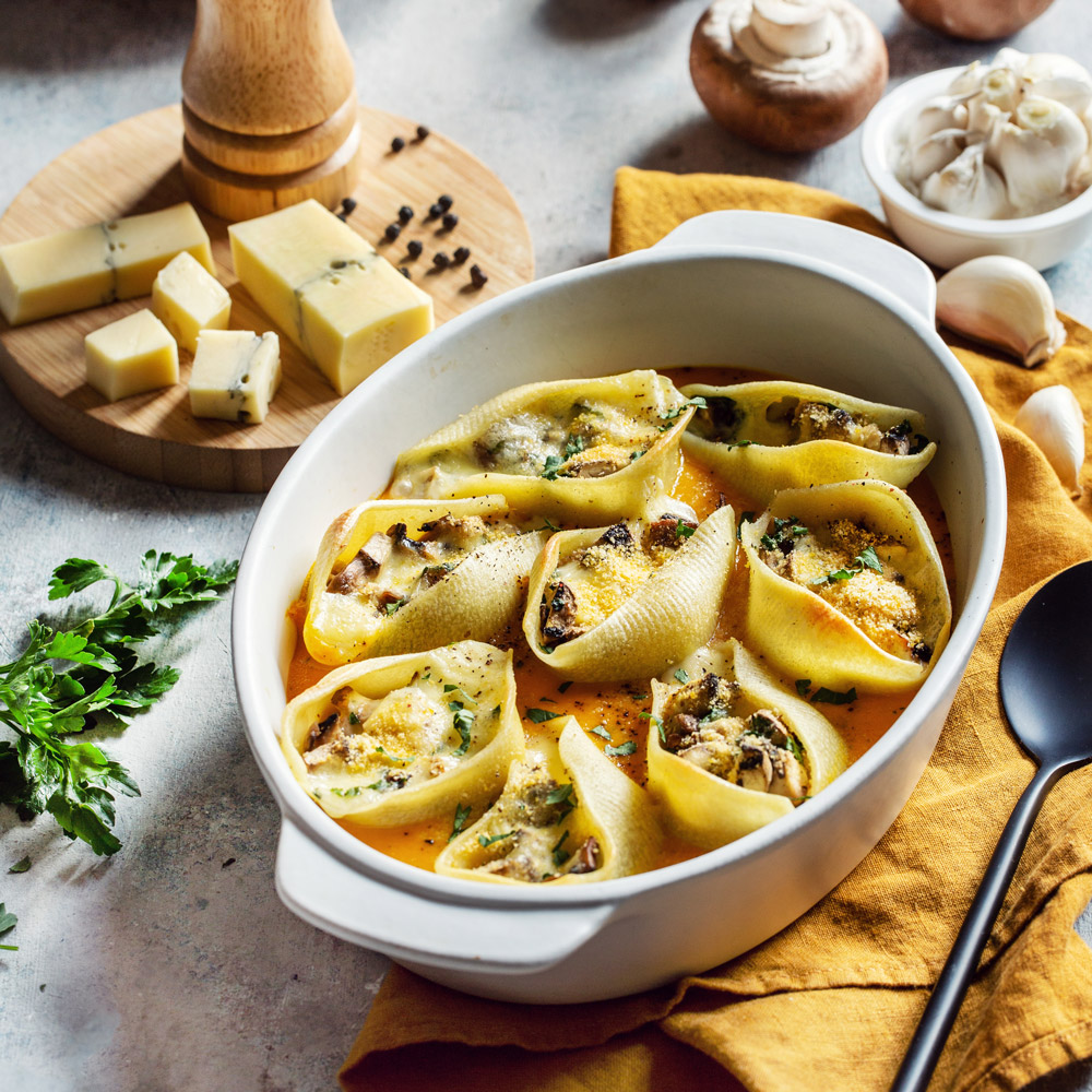 Conchiglioni with mushrooms and Morbier