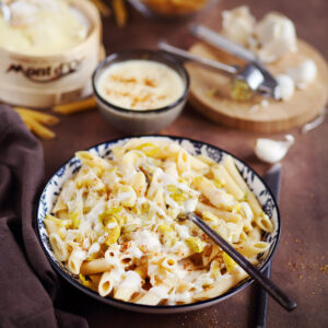 Nudeln mit Lauch und Knoblauch, Mont d’Or-Sauce