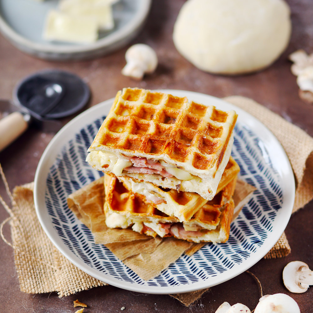 Waffelpizza mit Carré de l'Est – von Chef Nini