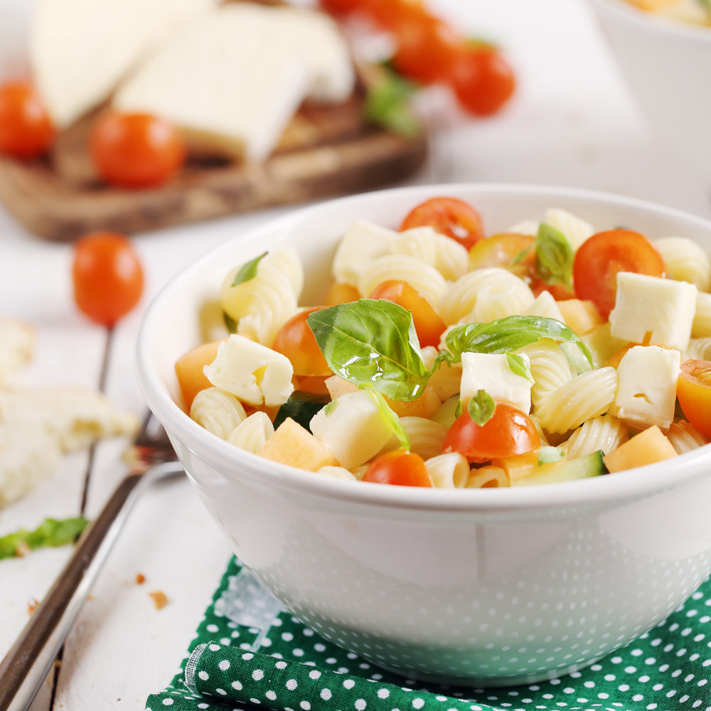 Pasta salad with Lingot Fleuri, melon and tomatoes