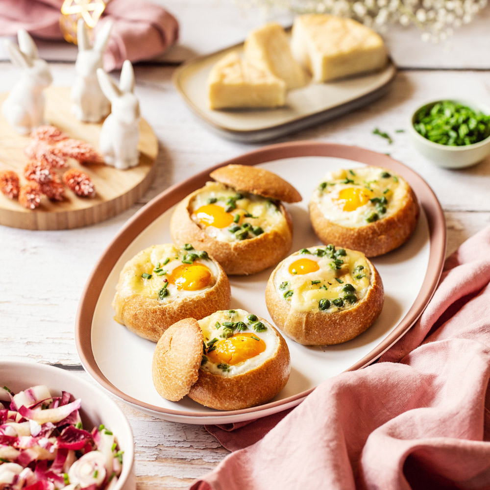 Brotnester mit Munster-Käse und Erbsen