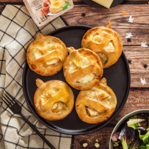 Mini-tourtes Jack-o’-Lantern à la raclette