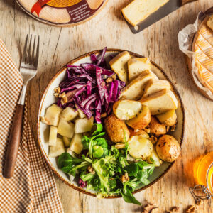 Bowl au Marcaire, chou rouge, poire et pommes de terre rôties